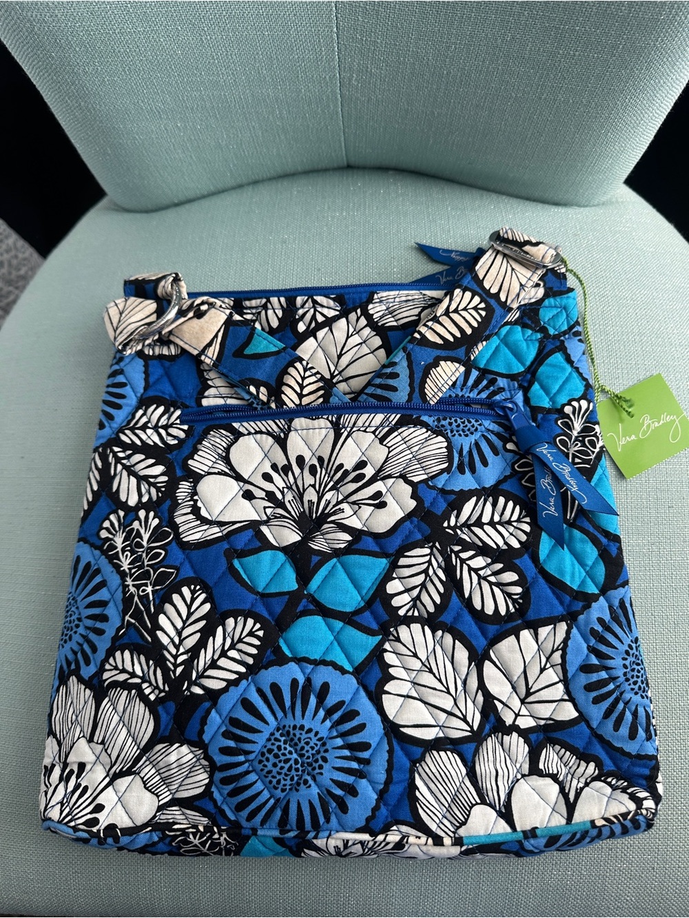Vera Bradley Blue & White Floral Quilted 5 Piece Travel Bag Set - Picture 4 of 9